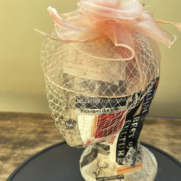Vintage hat pink / peach color clip on main image 9